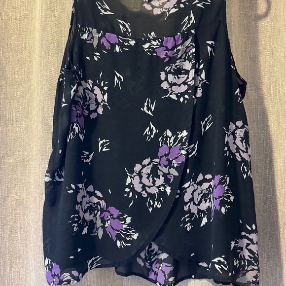 Torrid | Sleeveless Chiffon Floral Tank Top | Size 2 - Picture 3 of 7